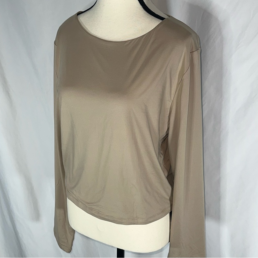 Reoria Long Sleeve Cropped Top in Nude Size XXL - Picture 3 of 9